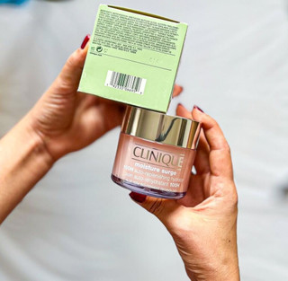 کرم آبرسان کلینیک (Clinique) مدل Moisture Surge ۱۰۰ ساعته اصل آمریکا ۲