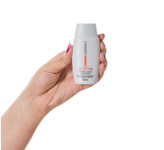 ضد آفتاب بی رنگ ژیناژن مدل Fusion liquid مناسب پوست چرب 50 میلی لیتر